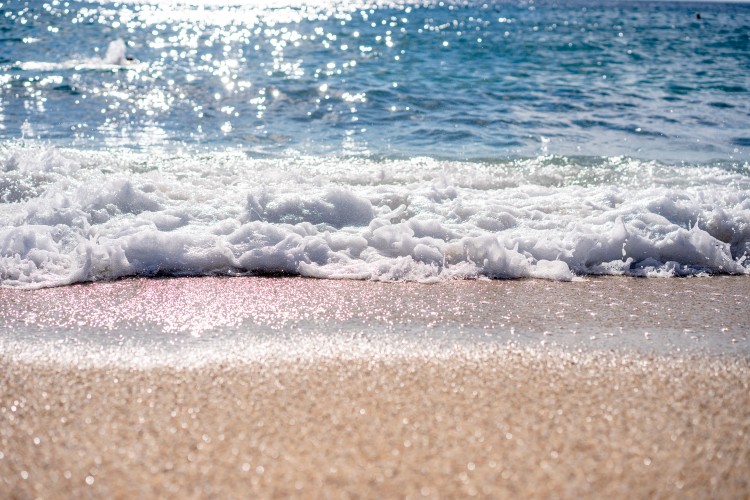 sandy-sea-beach-on-a-sunny-day