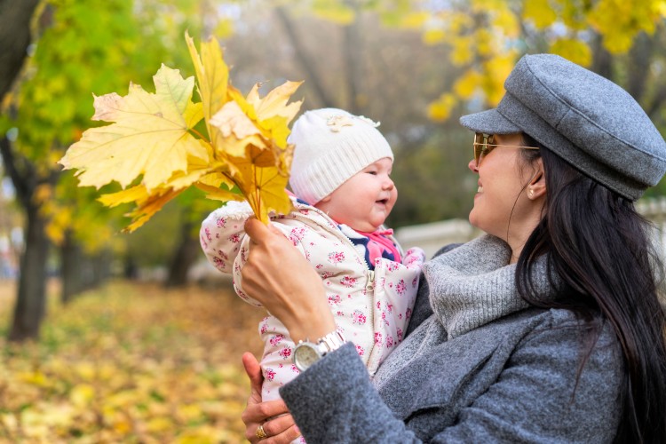 mother-with-a-baby-in-the-autumn-park