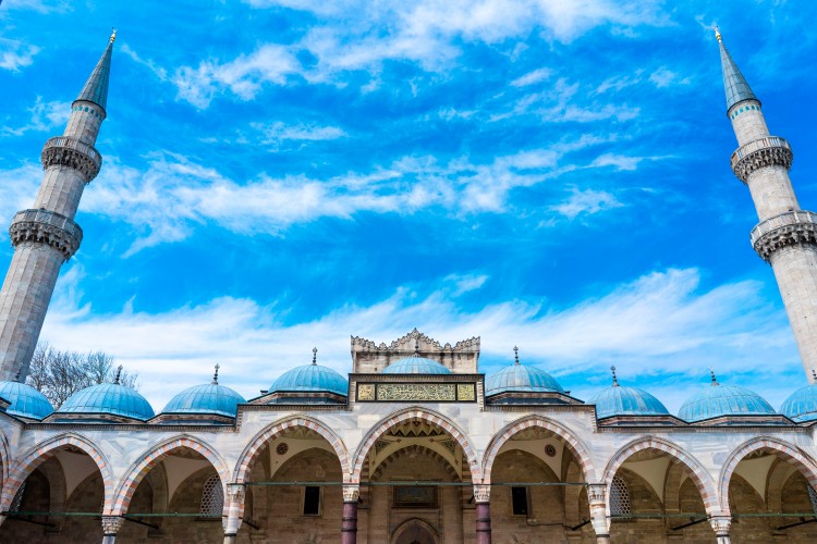 suleymaniye-mosque-under-the-blue-sky