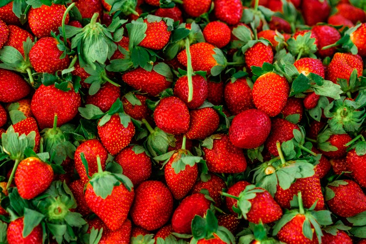 ripe-strawberry-background