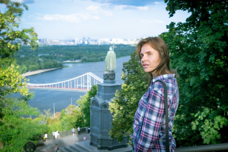 woman-at-the-observation-deck-in-kyiv