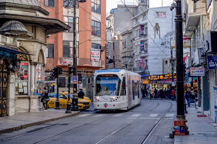 city-transport-on-the-streets-of-istanbul
