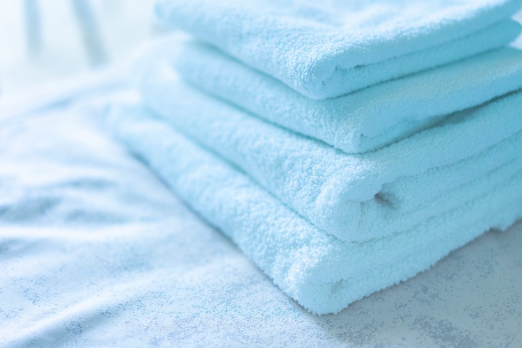 white-towels-on-the-bed