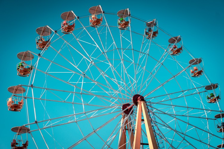 ferris-wheel-attraction-against-the-blue-sky