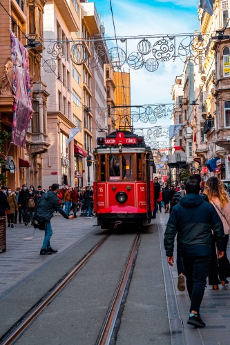 red-tram-in-the-istanbul