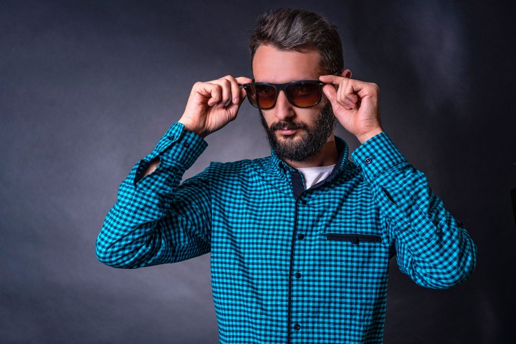 stylish-young-man-with-beard-in-sunglasses