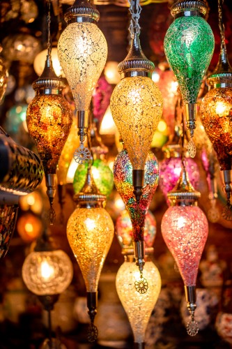 beautiful-turkish-lanterns-in-the-store