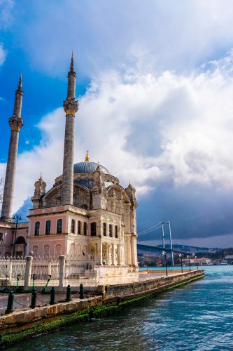 beautiful-old-mosque-under-the-blue-sky
