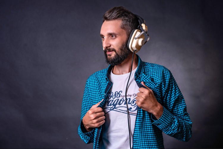 stylish-young-brunette-man-with-headphones