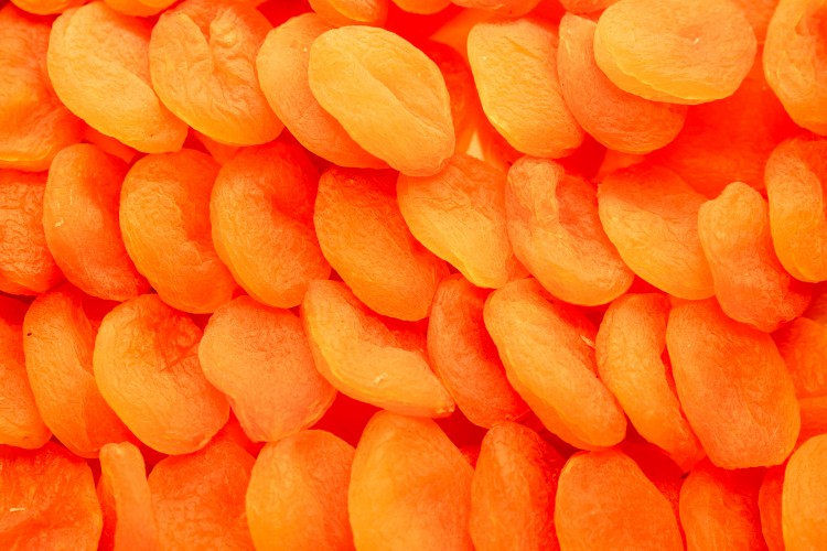 dried-apricots-background