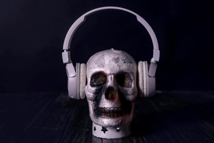 skull-in-headphones-on-the-dark-background