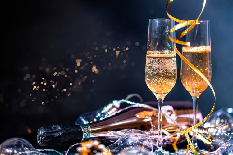 new-year-background-with-champagne-glasses
