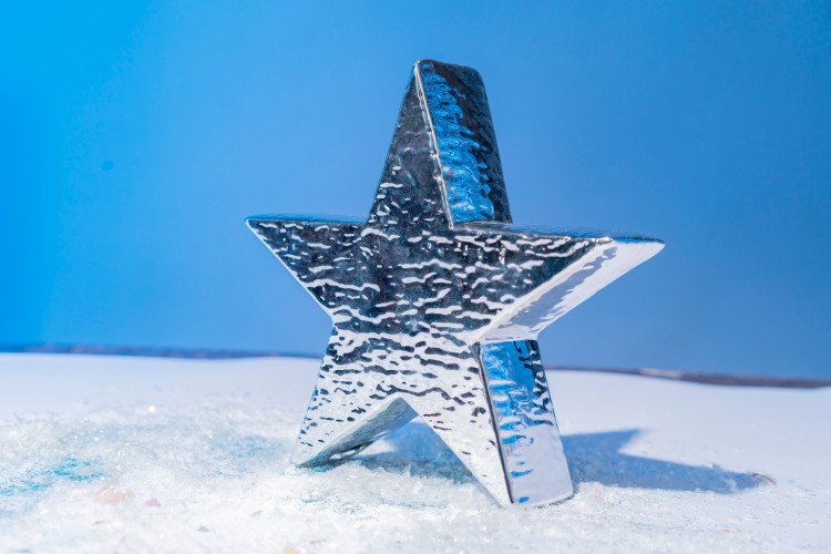 christmas-toy-star-on-the-snowy-surface