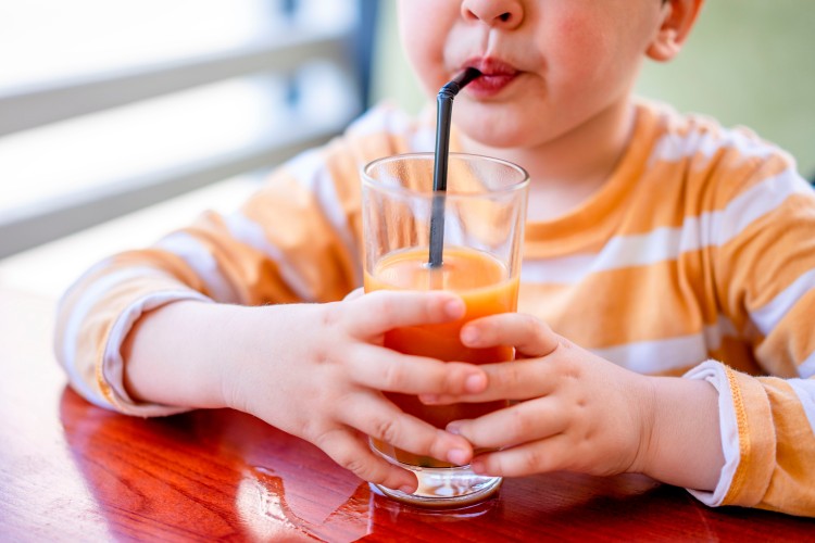 kid-drinking-juice-with-the-straw