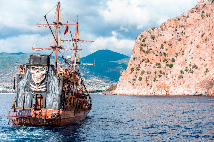 pirate-ship-in-the-mediterranean