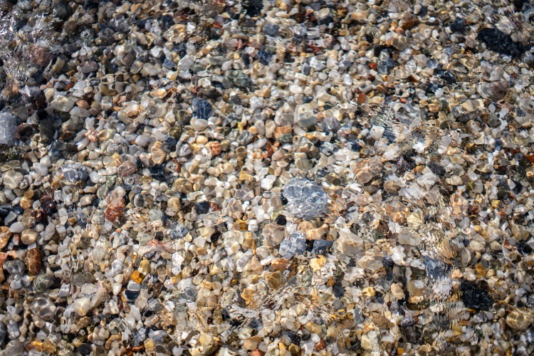 colorful-sea-pebbles-under-water