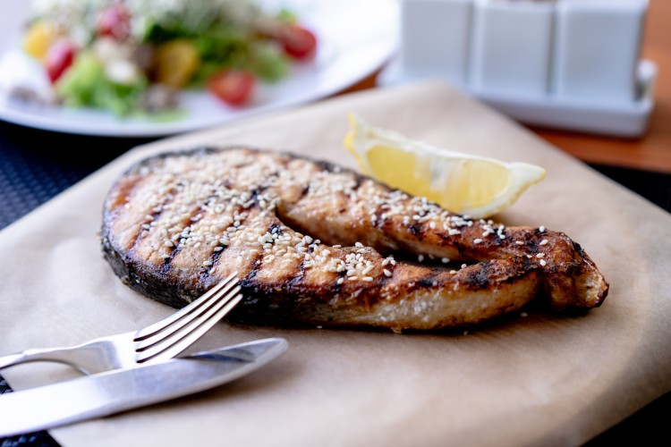 grilled-fish-steak-with-lemon