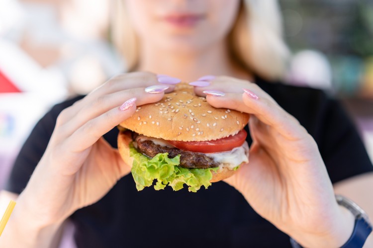 blonde-woman-with-burger-in-her-hands