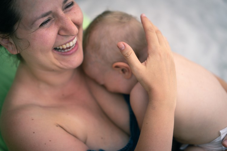 laughing-woman-with-her-toddler