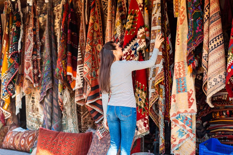 beautiful-girl-chooses-a-carpet-in-the-arab-market