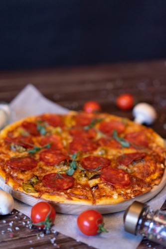 tasty-pepperoni-pizza-with-tomatoes-on-the-table