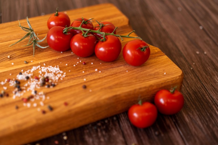 ripe-cherry-tomatoes-on-a-wooden-background