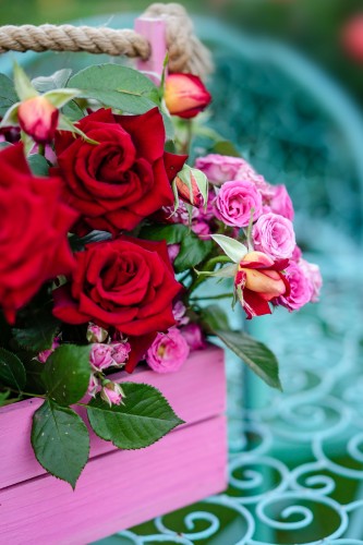 gift-basket-with-roses