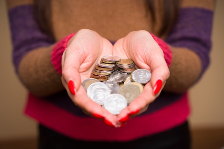 woman-holds-coins-in-her-hands