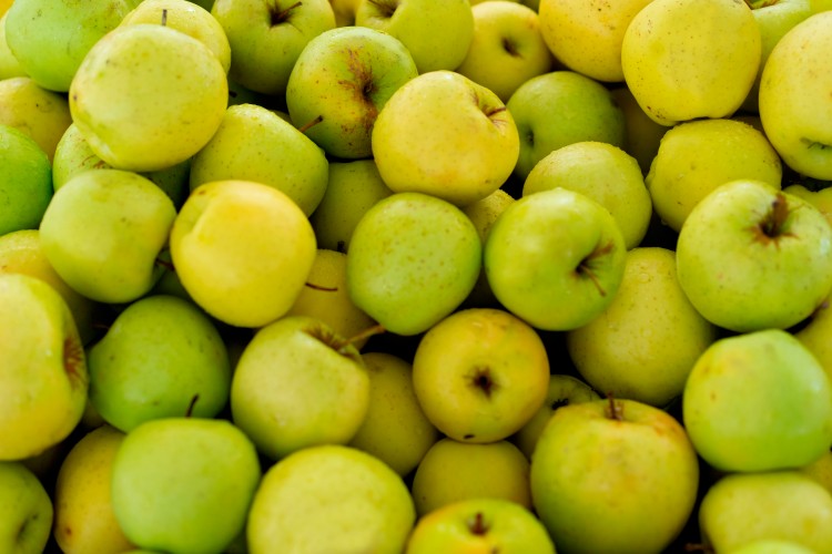 green-apples-background