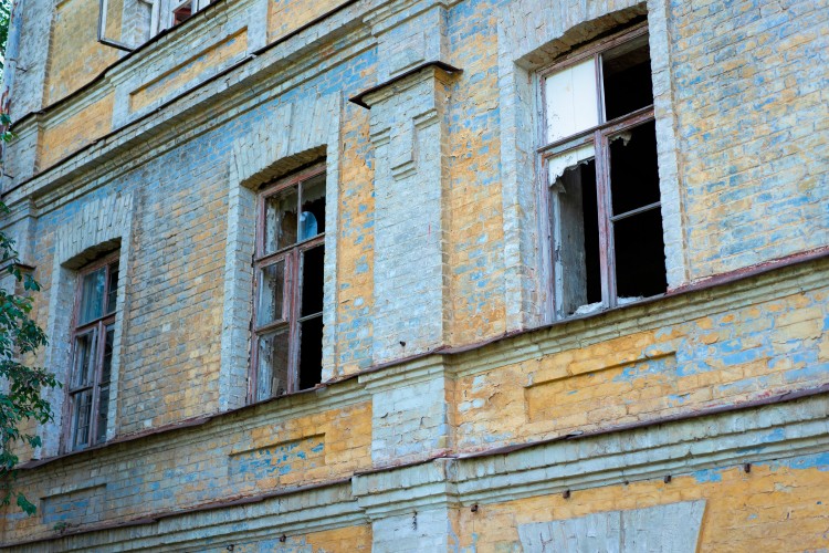 abandoned-house-with-broken-windows-