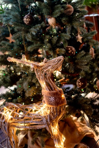 decorative-deer-and-christmas-tree