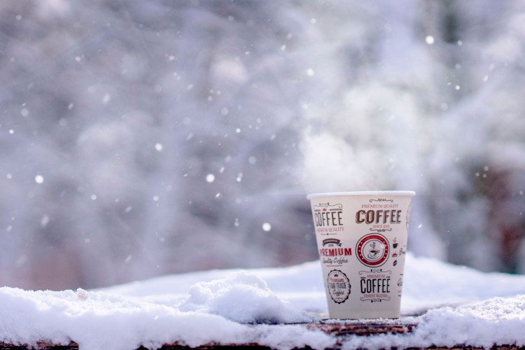 paper-coffee-cup-on-the-snow
