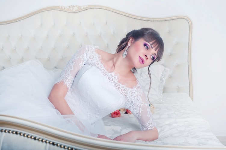 beautiful-bride-lying-on-the-bed