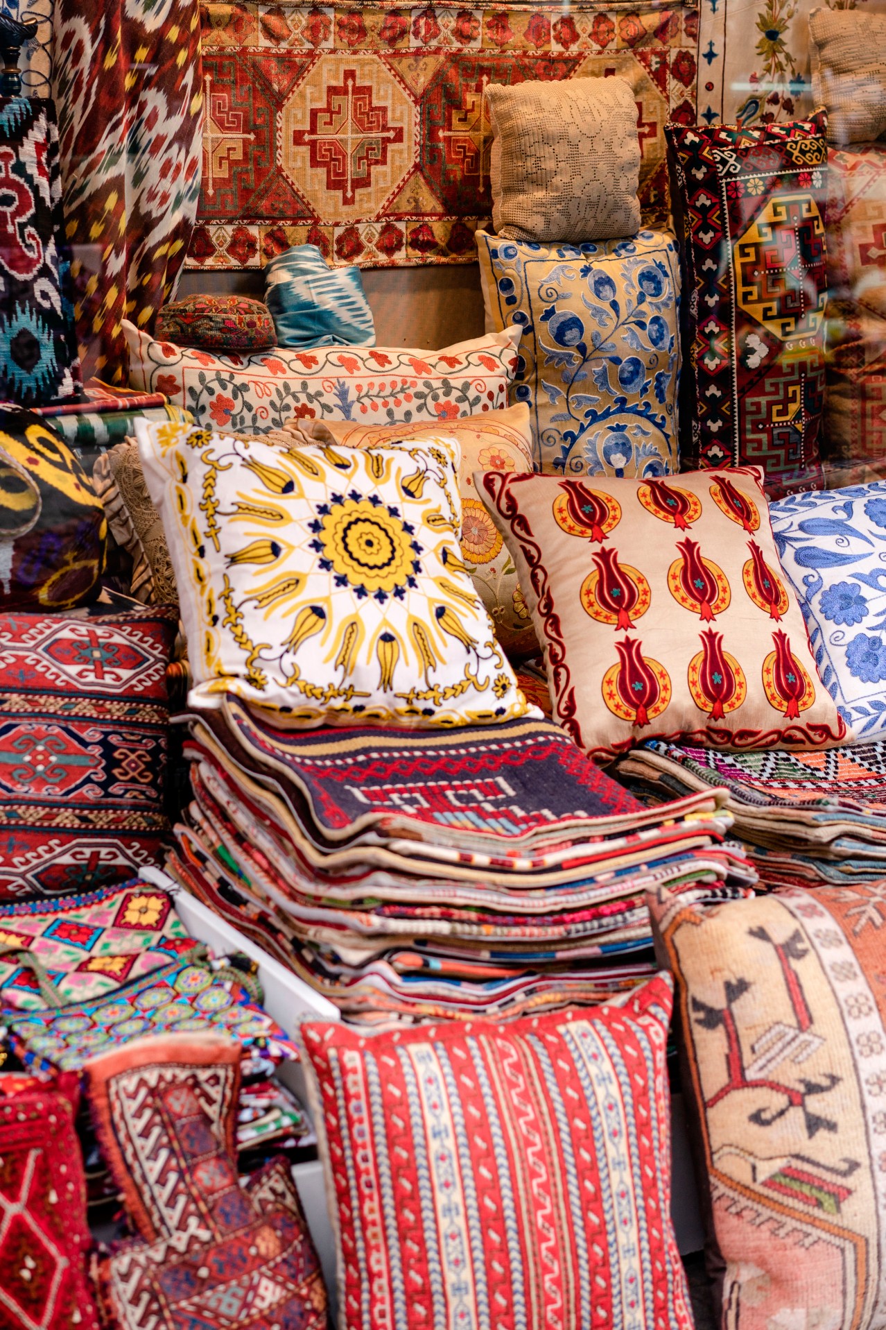 Turkish pillows and pillowcases in the store