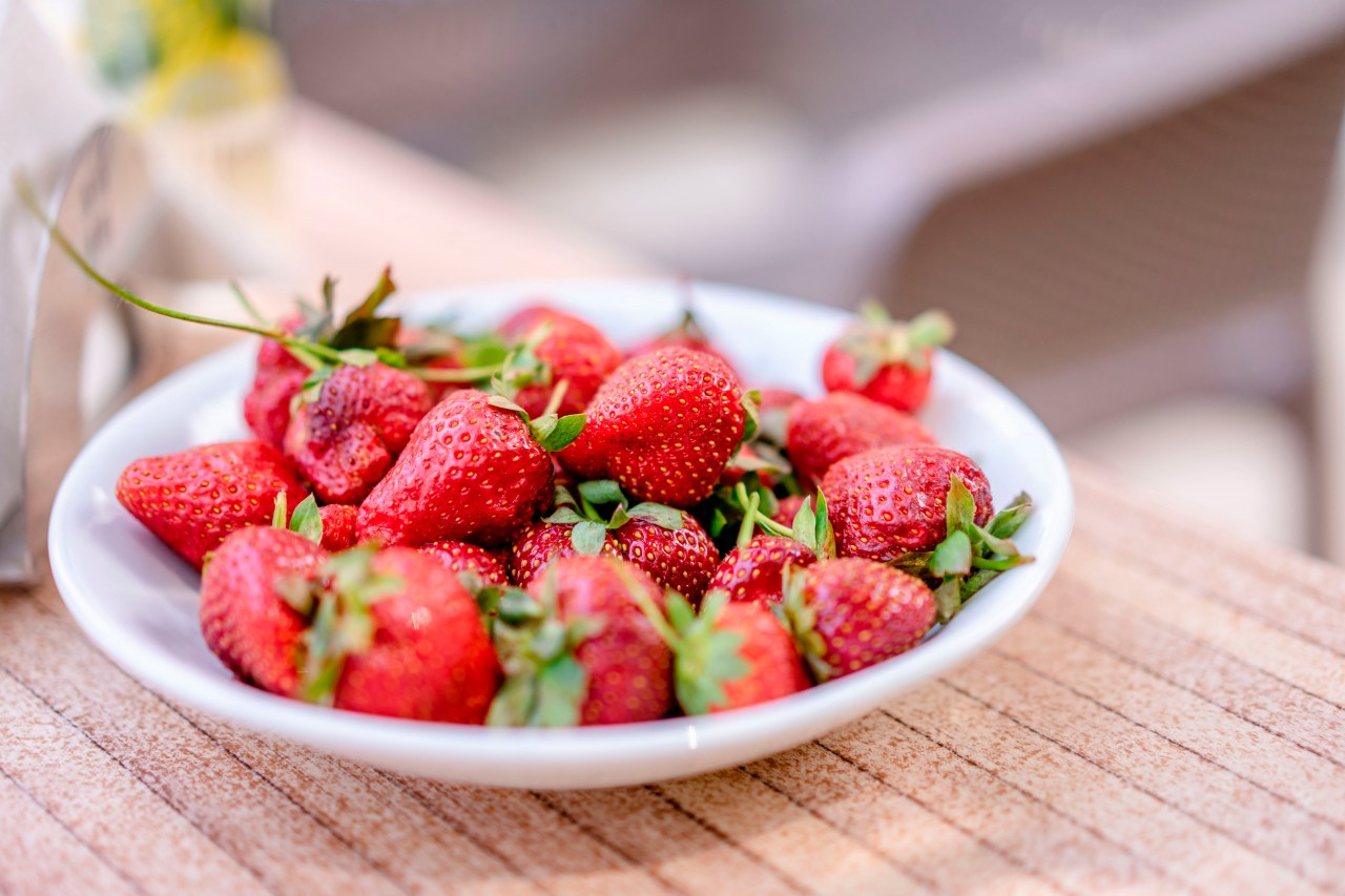 Plate of ripe strawberries