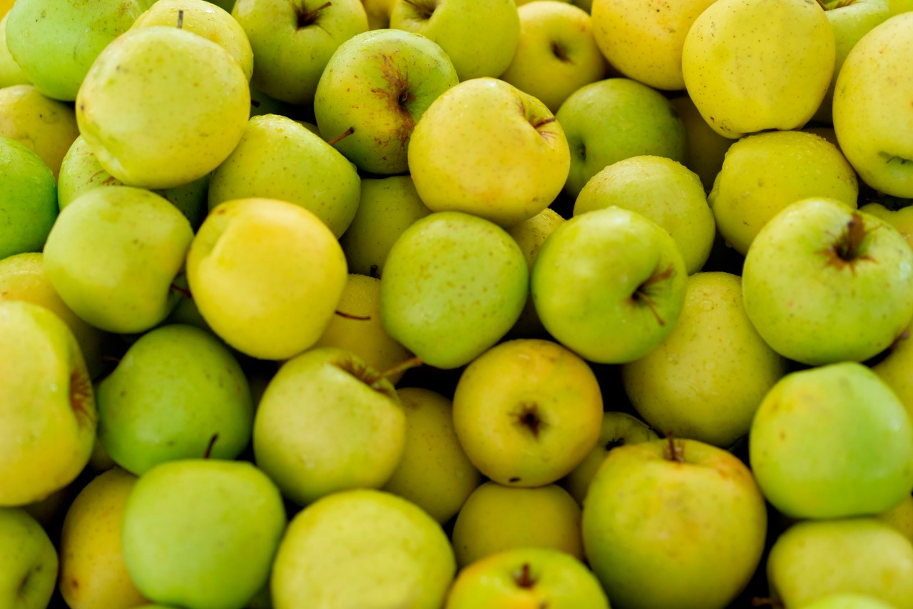 Green Apples Background